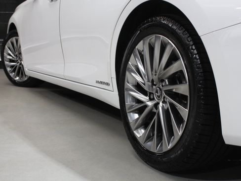 Used 2022 Lexus ES 300h Ultra Luxury w/ Accessory Package 2 FWD image 20