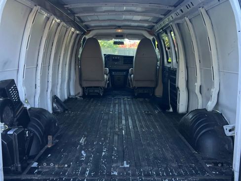 Used 2014 Chevrolet Express 3500 Extended RWD image 13