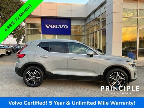 Certified 2025 Volvo XC40 B5 Core image 12