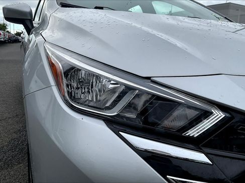Used 2023 Nissan Versa SV FWD image 31