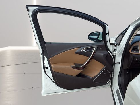 Used 2014 Buick Verano Leather FWD image 10