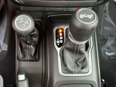 Used 2025 Jeep Wrangler Unlimited Sahara AWD/4WD image 39