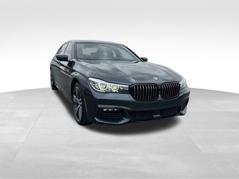 Used 2019 BMW 740i w/ Executive Package image 7