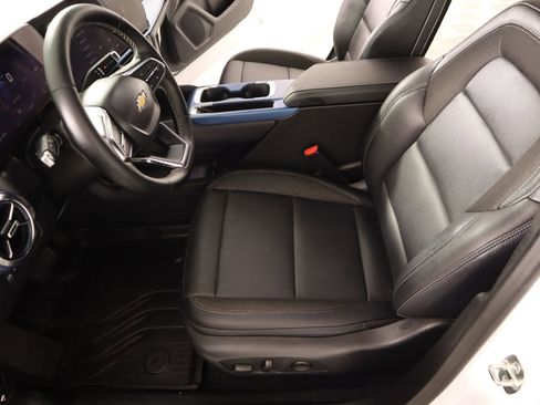 Used 2025 Chevrolet Equinox EV LT w/ LPO, Blackout Package image 10