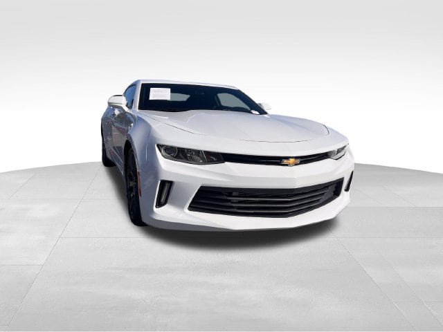 Used 2018 Chevrolet Camaro LT RWD image 7