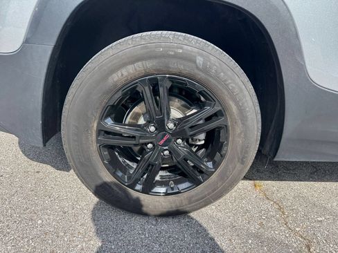 Used 2024 GMC Terrain SLE FWD image 29