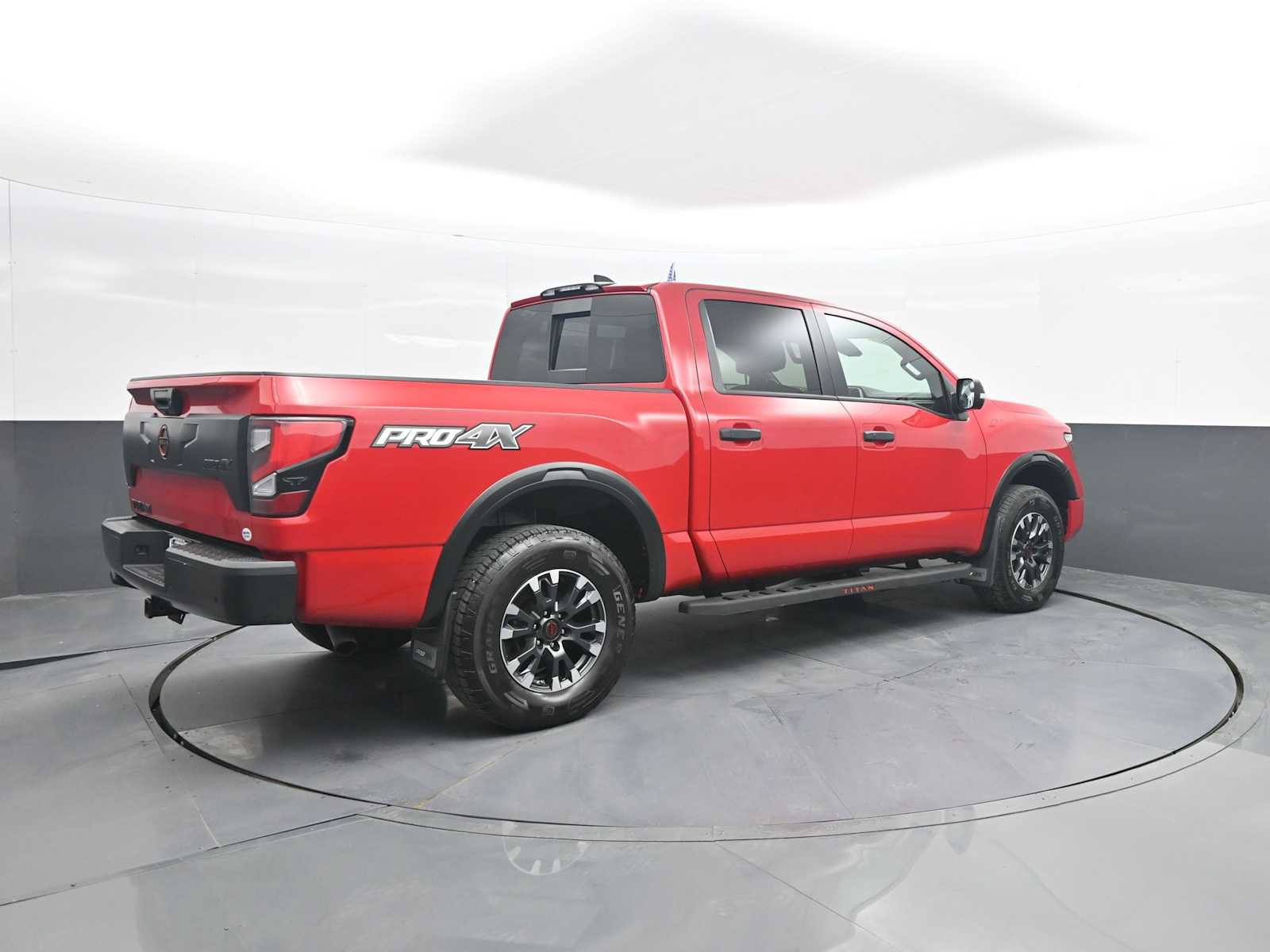 Used 2024 Nissan Titan PRO-4X w/ Pro-4x Convenience Package AWD/4WD image 6