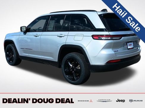 Used 2023 Jeep Grand Cherokee Altitude image 4