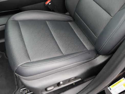 Used 2025 Chevrolet Equinox LT w/ Convenience Package II FWD image 17