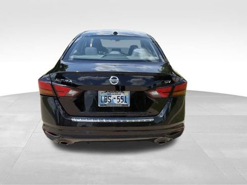 Used 2021 Nissan Altima 2.5 SV w/ SV Premium Package FWD image 4