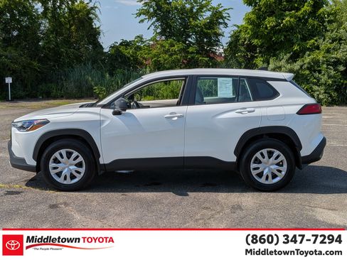 Used 2025 Toyota Corolla Cross L AWD/4WD image 6