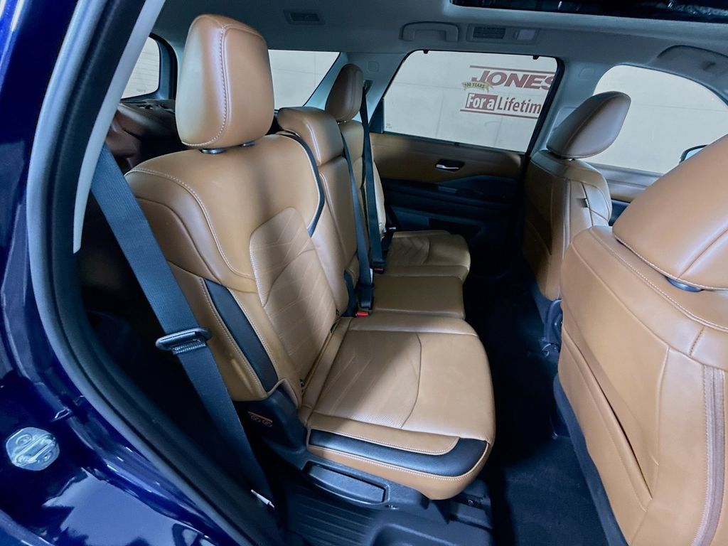 Certified 2024 Nissan Pathfinder Platinum w/ Cargo Package AWD/4WD image 35