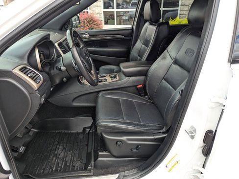 Used 2016 Jeep Grand Cherokee Overland AWD/4WD image 11