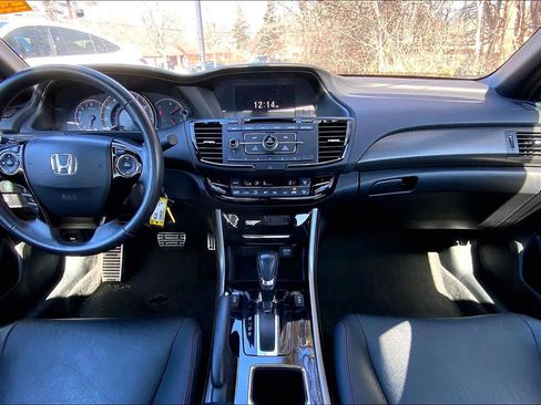 Used 2017 Honda Accord Sport Special Edition image 16