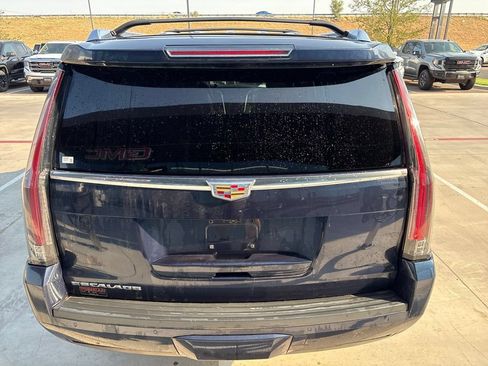 Used 2020 Cadillac Escalade Premium Luxury AWD/4WD image 3