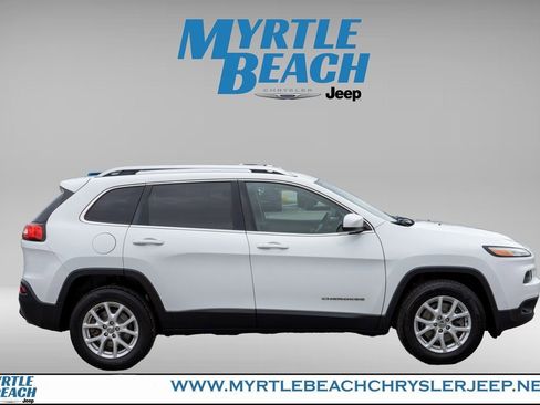 Used 2017 Jeep Cherokee Latitude w/ True North Edition image 7