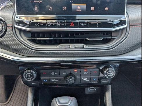 Used 2024 Jeep Compass Trailhawk image 12