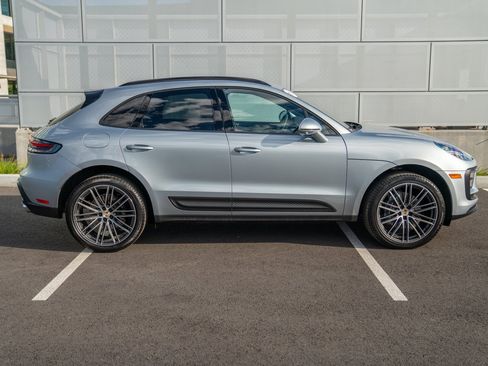 Certified 2026 Porsche Macan AWD/4WD image 8
