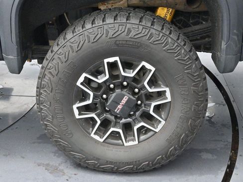 Used 2024 GMC Sierra 2500 AT4X AWD/4WD image 38