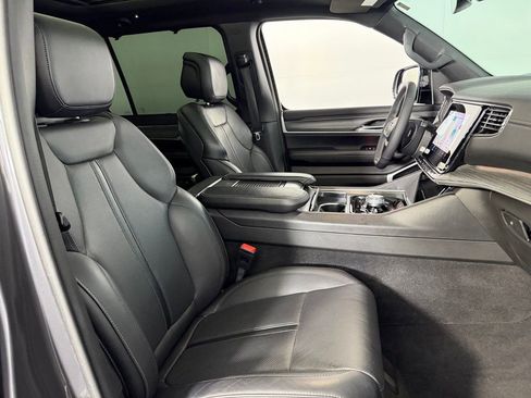 Used 2023 Jeep Wagoneer Series III w/ Premium Group I AWD/4WD image 35