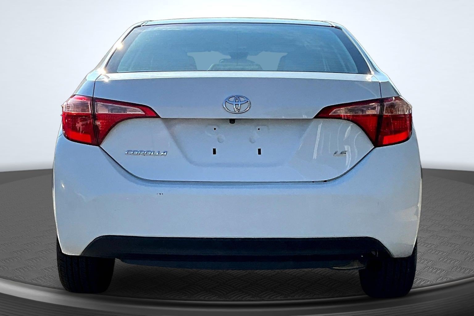 Used 2017 Toyota Corolla LE FWD image 4