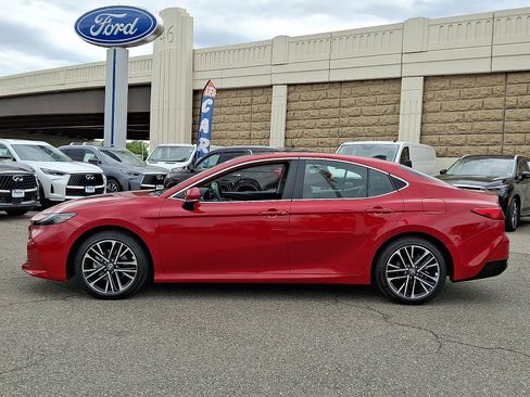 Used 2025 Toyota Camry XLE w/ Premium Plus Package AWD/4WD image 7