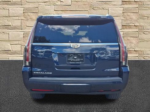 Used 2019 Cadillac Escalade ESV Luxury AWD/4WD image 3