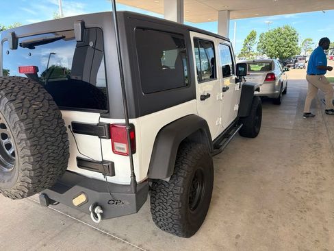 Used 2013 Jeep Wrangler Unlimited Rubicon w/ Connectivity Group AWD/4WD image 5