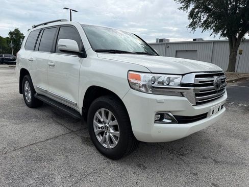 Used 2019 Toyota Land Cruiser w/ Four Season Floor Mat Package AWD/4WD image 9