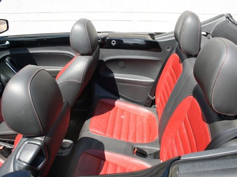 Used 2014 Volkswagen Beetle R-Line image 15