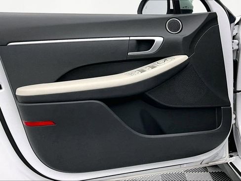 Used 2025 Hyundai Sonata SE image 23