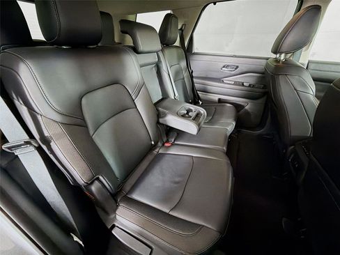 Used 2025 Nissan Pathfinder SL AWD/4WD image 28