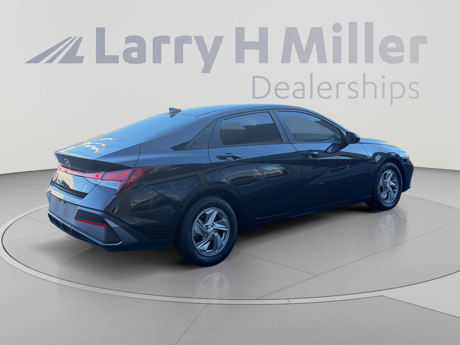 Used 2024 Hyundai Elantra SE FWD image 5