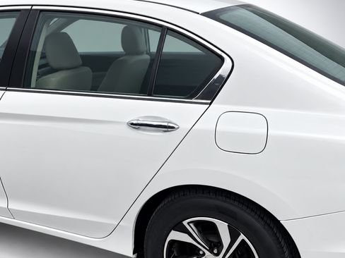 Used 2016 Honda Accord LX image 18