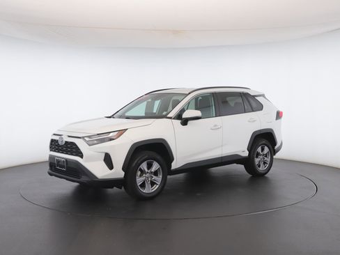 Used 2022 Toyota RAV4 XLE image 39