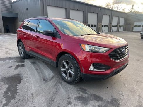 Used 2023 Ford Edge SEL w/ Sport Appearance Package image 3