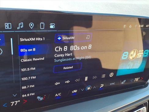 Used 2025 Chevrolet Traverse LT image 27