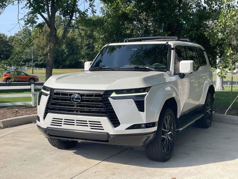 Used 2024 Lexus GX 550 w/ Accessory Package (Z1) AWD/4WD image 5