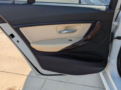 Used 2018 BMW 320i Sedan w/ Convenience Package image 14