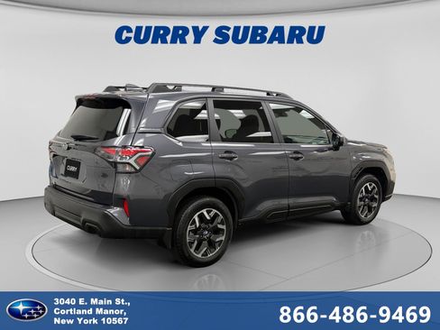 Used 2025 Subaru Forester Premium AWD/4WD image 5