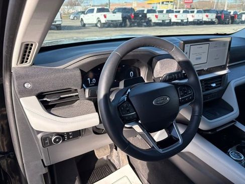 Used 2025 Ford Explorer Platinum w/ Ultimate Package image 4