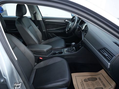 Used 2019 Volkswagen Jetta SE w/ Cold Weather Package image 15