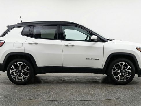Used 2025 Jeep Compass Latitude AWD/4WD image 11