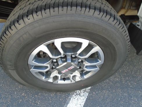 Used 2024 GMC Sierra 2500 SLE w/ SLE Value Package; AWD/4WD image 23
