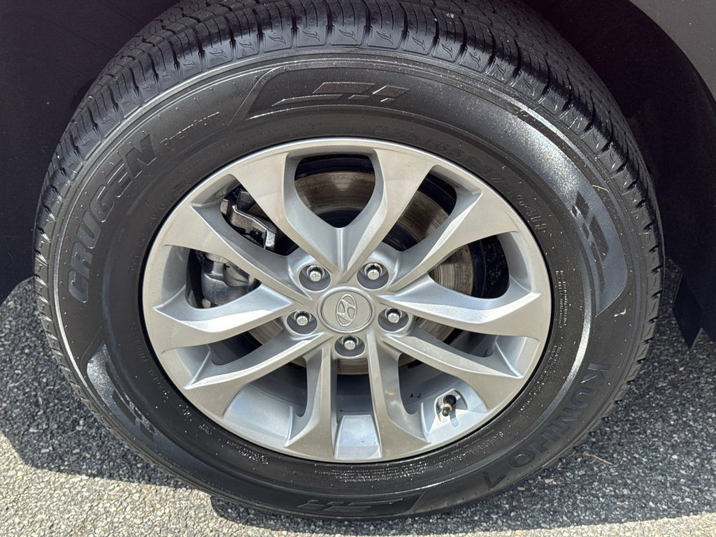 Used 2019 Hyundai Santa Fe SEL FWD image 19