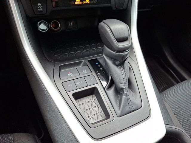 Used 2023 Toyota RAV4 LE FWD image 17