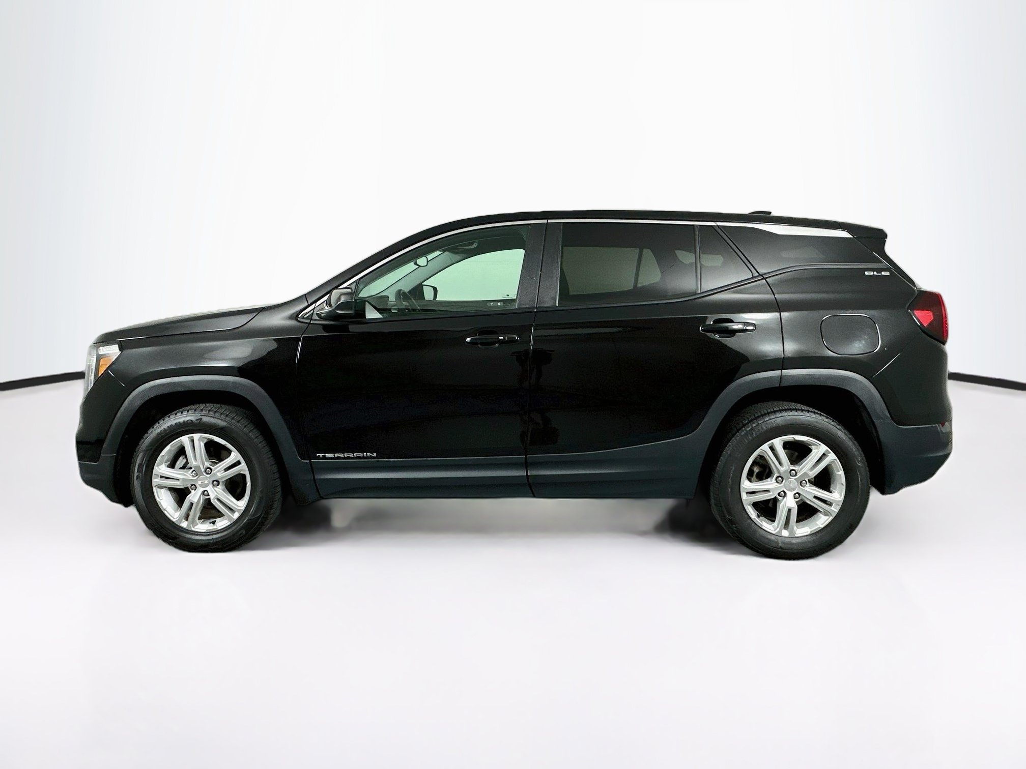 Used 2024 GMC Terrain SLE AWD/4WD image 4