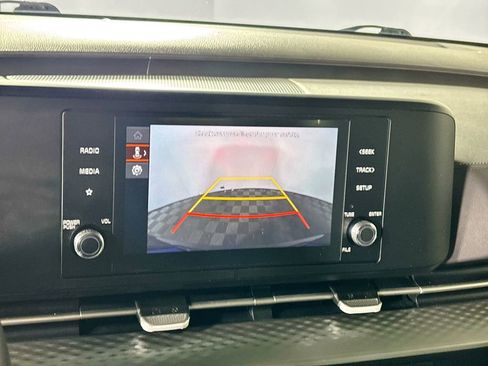 Used 2024 Kia Carnival LX image 16