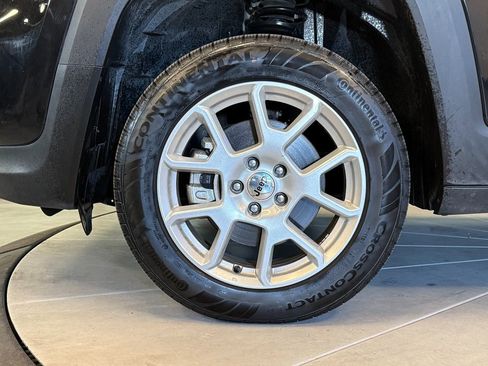 Used 2022 Jeep Renegade Latitude w/ Convenience Group image 24