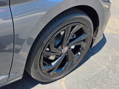 Used 2026 Volkswagen Jetta SE FWD image 12